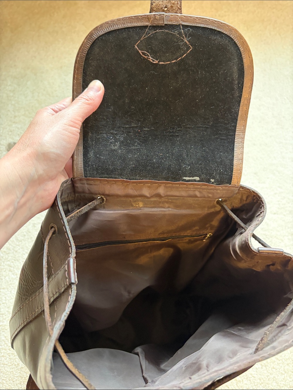 Small 100% leather unbranded black and dark brown backpack - Picture 6 of 6